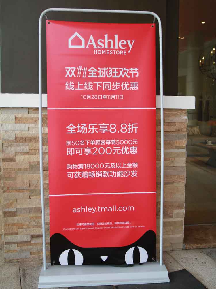 I033 寫真喷绘门型展架 1